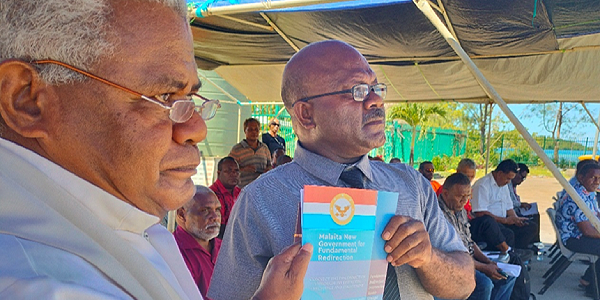 Give me wisdom to govern your people, was the prayer offered in dedicating the Policy Document. Fr Anderson Saefo’oa and Premier Finihold up the Policy Document after it was dedicated.