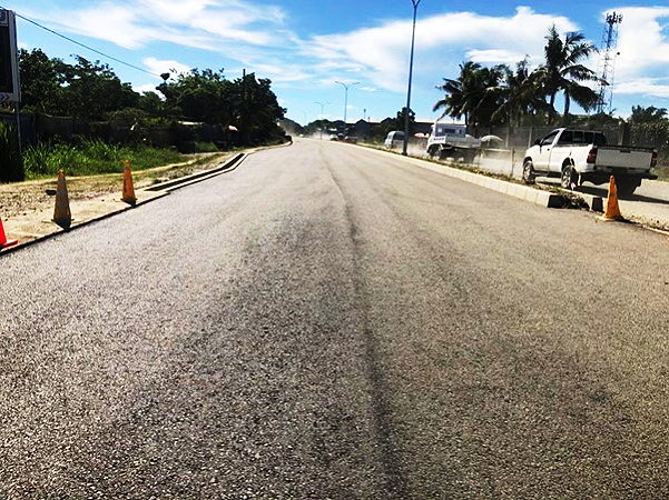 The first phase layer of tar-sealing at the Henderson road has now reached ‘Nine One’.
