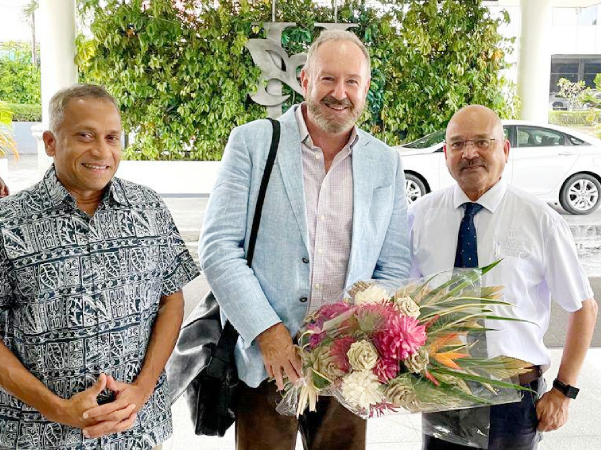 David McLachlan-Karr (centre) and Sanaka Samarasinha, (left) being welcomed by Sanjay GM of Heritage Park Hotel.