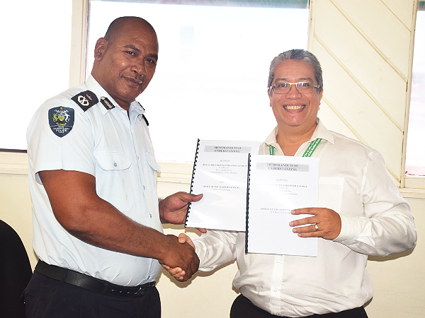 Commissioner Mr Mostyn Mangau (L) and Auditor General Mr David Dennis (R) after  the signing of MoU (Photo supplied: RSIPF)