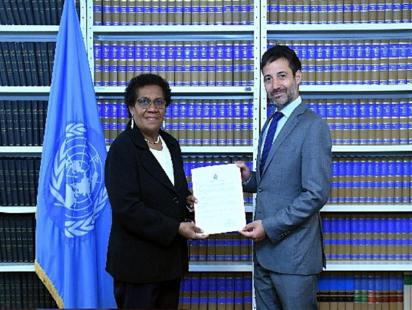 Ambassador & Permanent Representative of Solomon Islands to the United Nations, H.E Mrs. Jane Mugafalu Kabui Waetara and Mr. David Nanopoulos, Chief of the United Nations Treaty Office during the deposit ceremony.
