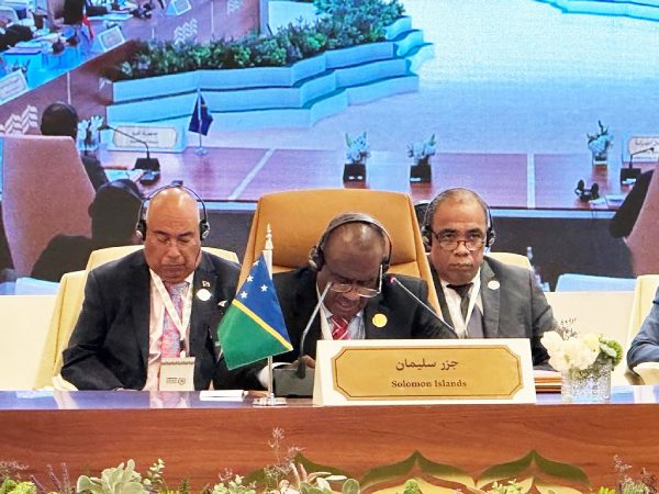 MFAET Minister Hon. Jeremiah Manele (Centre) PS MFAET Collin Beck ((Right) andPS MECDM Dr. Melchior Mataki (left) attending the meeting. Photo, GCU.