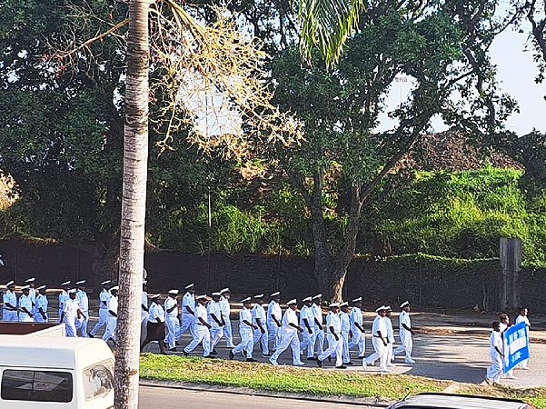 The Seafarers parade gets underway this morning from the SINU Kukum Campus, to the Ranadi Campus. Photo, Samantha-Vildam Tuti.