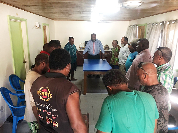 The two parties praying together in reconciling their differences. Photo Lachlan Eddie Hoe.