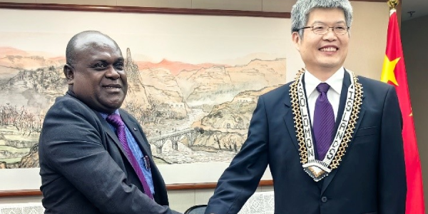 Minister Kuma and Vice Chairman of CIDCA.