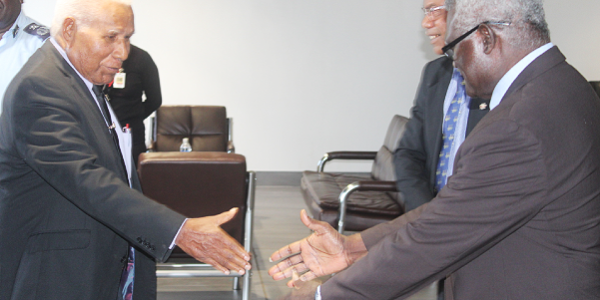 PM Sogavare shook hands with Governor General Sir David Vunagi before the latter’s departure for Fiji.