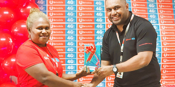 Bemobile Country Manager Devan Kula hands over a gift to one of the long-serving staff members.