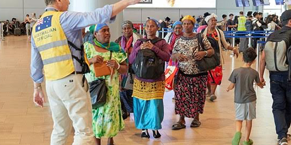 Australian Government Official assisting Solomon Islanders at Tel Aviv International Airport preparing to depart. Photo, AHC.