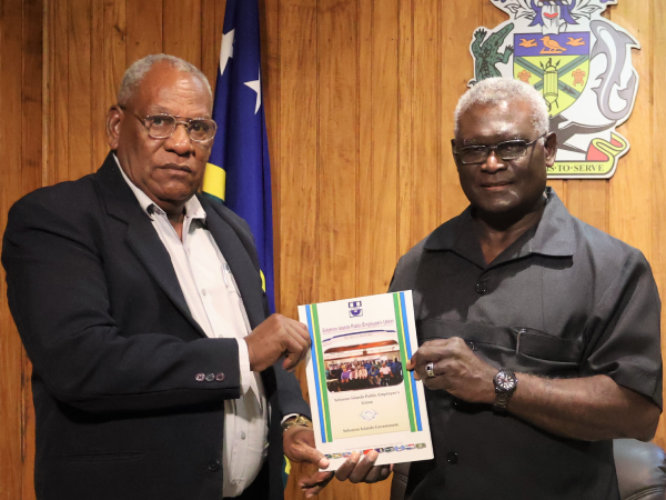 PM Sogavare and SIPEU President amd PS MID Mr Maesiola