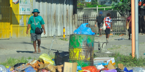 Shops in Honiara encourage customers to use shopping bags when shopping as part of a national effort initiated by the National Government to address the issue of littering and poor waste management in Honiara as seen here.  Photo by Lachlan Eddie Hoe.