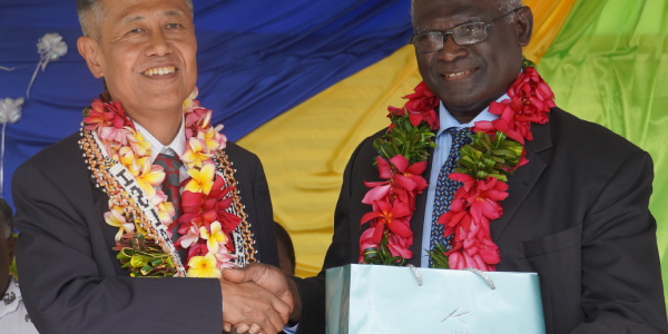 A handshake of enduring partnership between Prime Minister Manasseh Sogavare and the Japanese Ambassador to Solomon Islands Miwa Yoshiaki at yesterday’s handing over of the Japanese-funded ‘Road of Peace.’ Turn to page 3 for more stories on the event. Photo by IAN LADDS.
