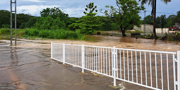 The Betikama road was completely submerged by the Burnscreek stream over the weekend. Photo, Elmah Panisi Sese.