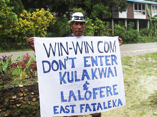 Henry Misitana protests against Win Win Mining Company’s proposed mineral prospecting operation. Photo by Solomon Lofana.