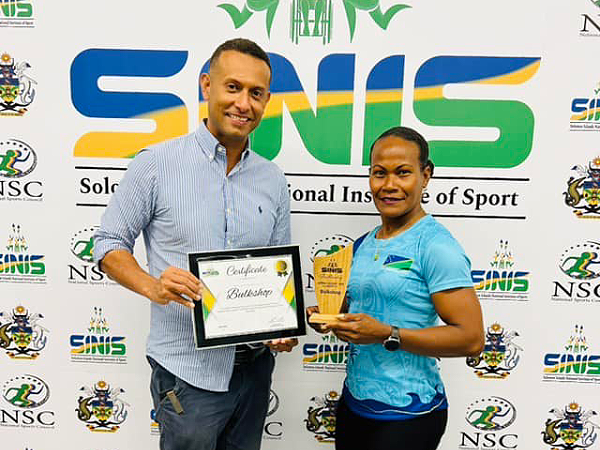Bulkshop CEO Adam Bartlett, with Jenlyn Wini. Photo Bulk Shop.