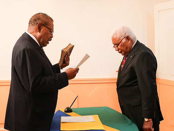 Mr. Victor Ngele made his Oath before the Solomon Islands Governor General Sir David in Vunagi in the Government House. Photo supplied.