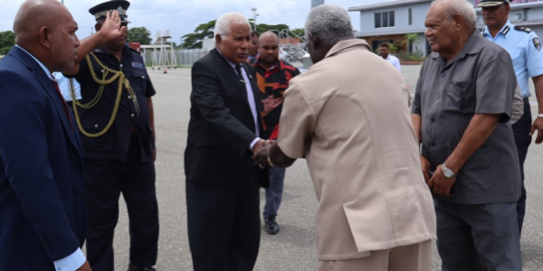 Caretaker PM Sogavare wishing Sir David Vunagi a safe trip before boarding his flight. Photo by PM’s Press Secretariat.