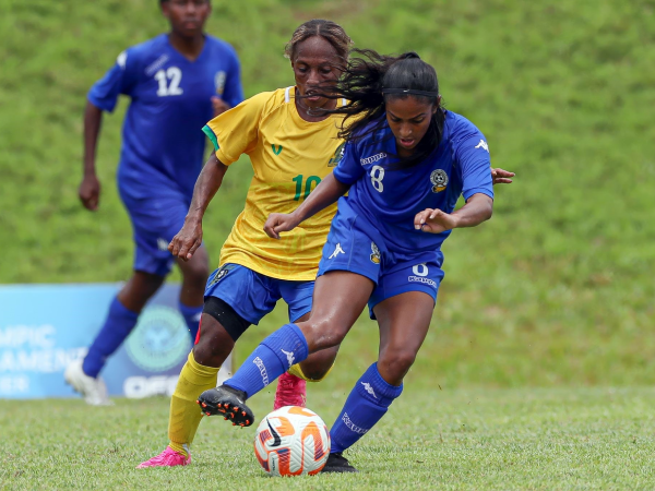 Solomon Islands Captain Ileen Pegi attempts to attack as Fiji player holds the ball. Photo by OFC MEDIA.