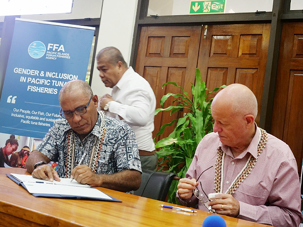 LANDMARL MOU SIGNING: MFMR Permanent Secretary Dr Christian Ramofafia signs the MoU on fishing arrangements for 2024 under the Pacific-US Tuna Treaty. Beside him is the New Zealand High Commissioner, Jonathan Schwass who also signed the framework on behalf of New Zealand. Photo by DELI SHARON OSO.