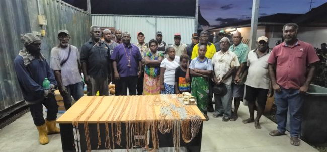 Acting PM (centre), other prominent leaders, chiefs and relatives of both sides during the reconciliation.