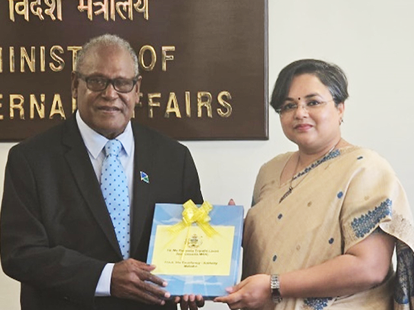 SI’s envoy vows commitment to accomplish SI-India bilateral programs