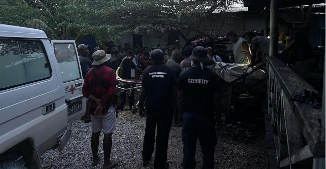 Charred remains of a body being lifted to the ambulance. Photos Mliicent Barty