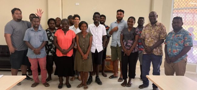 Group photo of the travelling 5 students with SINU and MAL officials