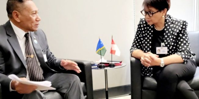 Minister of Foreign Affairs and External Trade Hon. Peter Shanel Agovaka and Her Excellency Mrs. Retno L.P Marsudi Minister of Foreign Affairs of Indonesia2