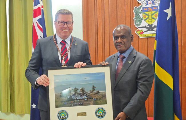 PM Jeremiah Manele makes a presentation to Minister Pat Conroy. Photo OPMC