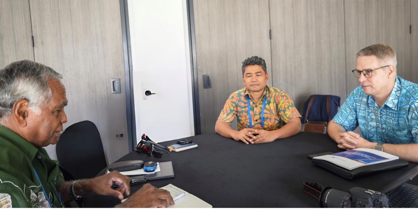 SPM Dr Jimmie Rodgers (far left) meeting the United Nations Resident Coordinator in Fiji, Dirk Wagener (wearing glasses) at the margins of the PIF meeting in Nuku’alofa, Tonga. Photo- OPMC