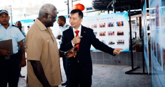 Supervisng  PM Sogavare and Ambassasdor Cai Weiming touring the Chinese history photo booth