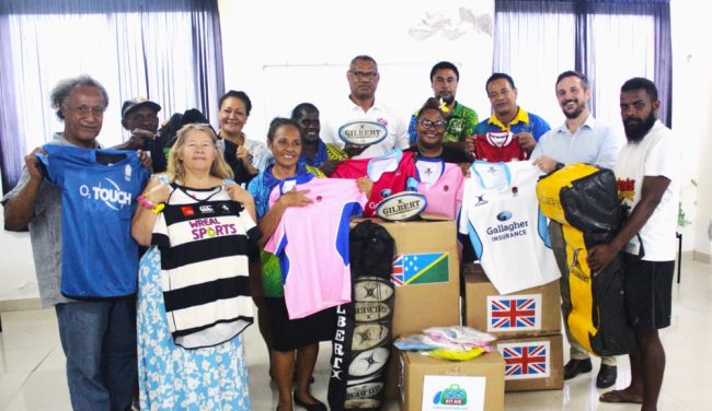 Group photo with the SOS Aid kit