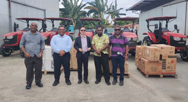 MAL Deputy Secretary Simon Baete, MAL Minister Derek Wasi, PRC Ambassador Cai Weiming, Premier Elijah Asilaua and Provincial Secretary Eric George