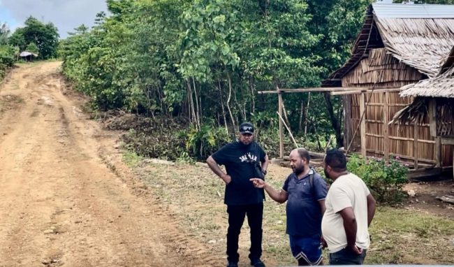 MP Ricky visits the Afio Fulisanango region to inspect the progress of ongoing roadwork. Photo Malaita issue