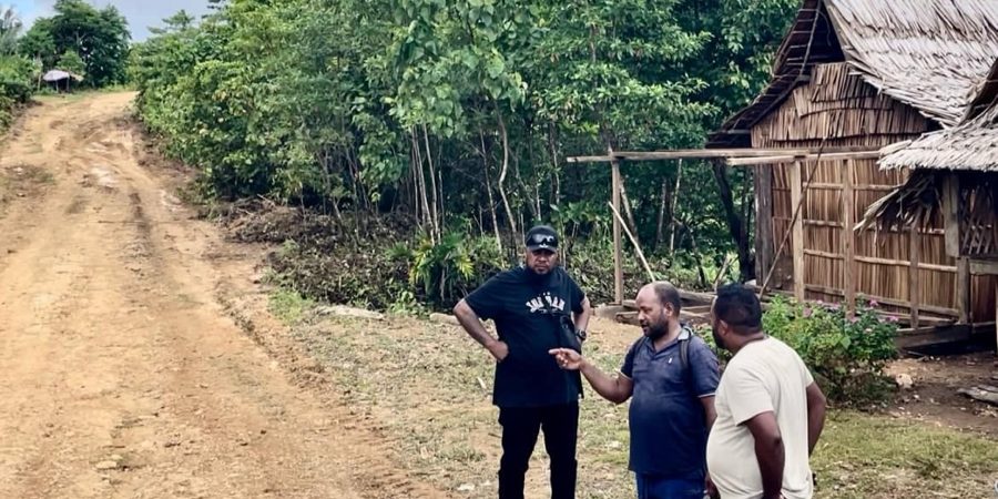 MP Ricky visits the Afio Fulisanango region to inspect the progress of ongoing roadwork. Photo Malaita issue