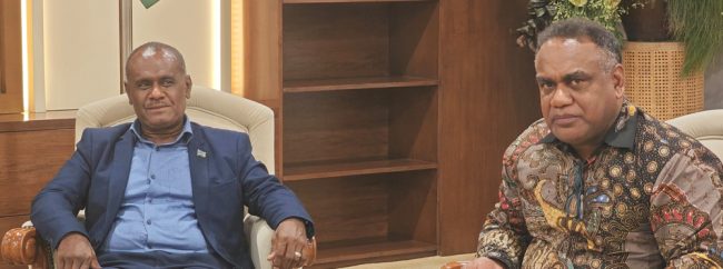 PM Manele and HE Salana Kalu at the VIP Lounge1