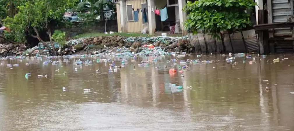 Waste-littered Mataniko river comes under the spotlight Waste-littered Mataniko river comes under the spotlight