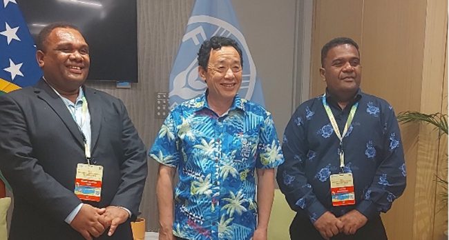 Minister MAL Hon. Wasi, Director General FAO Dr. Qu and Minister of Environment (MECDM) Hon. Trevor Mahaga.