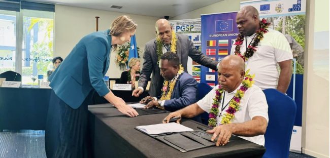 Minister of Provincial Government and Institutional Strengthening, Wayne Ghemu and the Premier of Temotu Province signing onto the project-related documents.