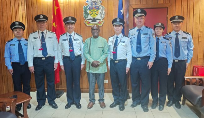 PM Manele and members of CPLT 5 and 6 respectively.