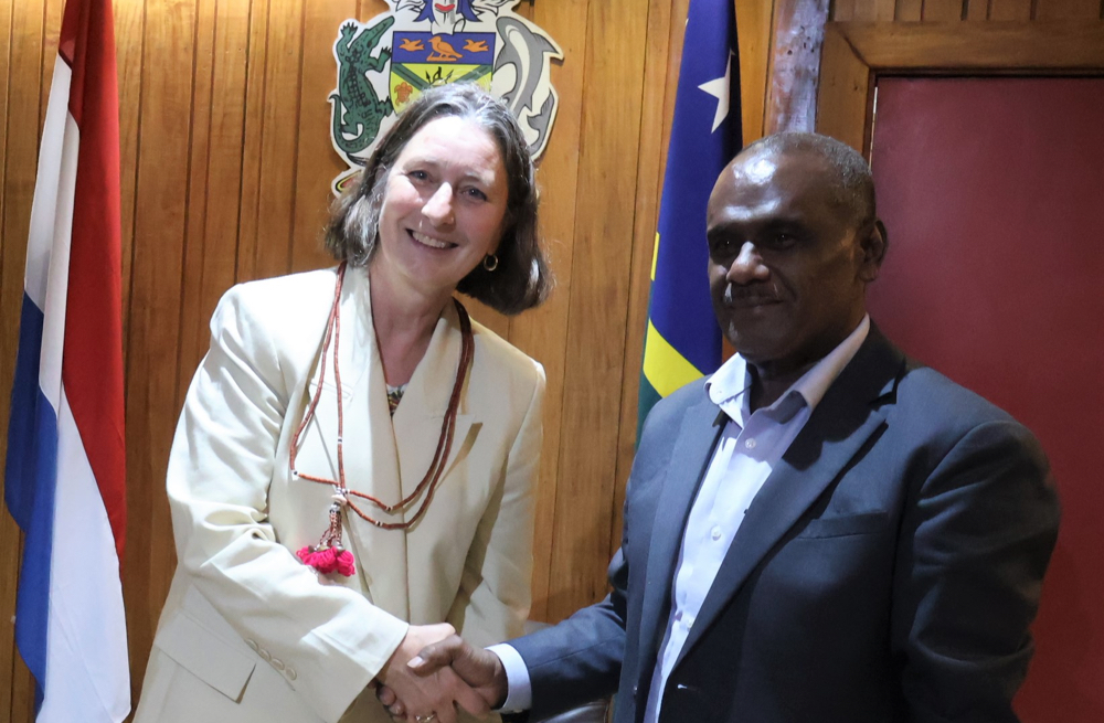 Netherlands envoy to SI meets PM Netherlands envoy to SI meets PM