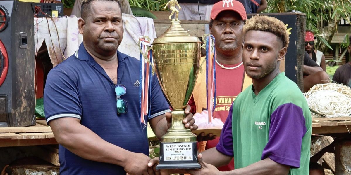 Member of Parliament for the West Kwaio Constituency Hon Cloudio Teifi handed over the wining trophy to Su’u habour player