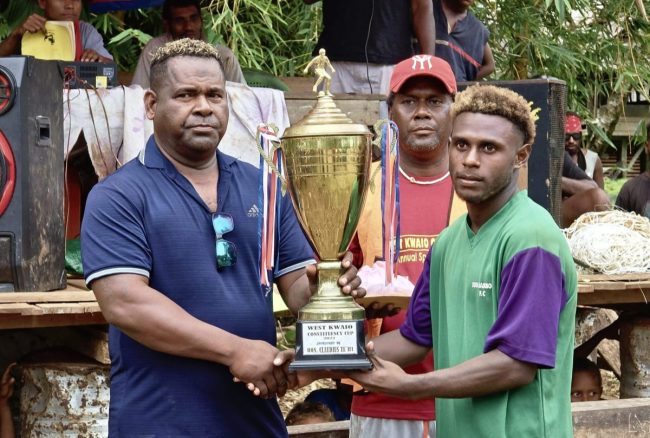 Member of Parliament for the West Kwaio Constituency Hon Cloudio Teifi handed over the wining trophy to Su’u habour player