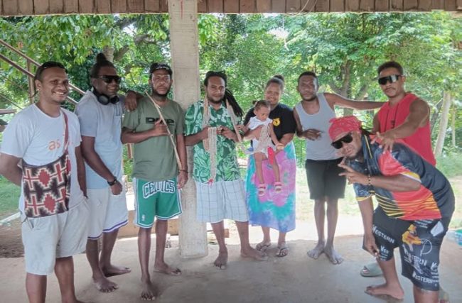 Onetox band members and DMP reconcile with custom shell money for after 10 years separation