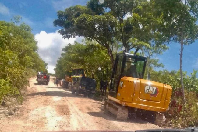 Road work along the Busurata road.Photo David Wairimalefo