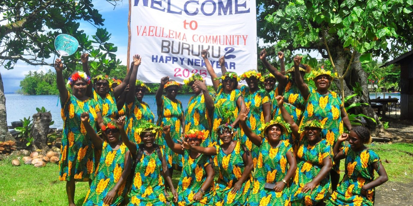 Buruku women pose for a group photo