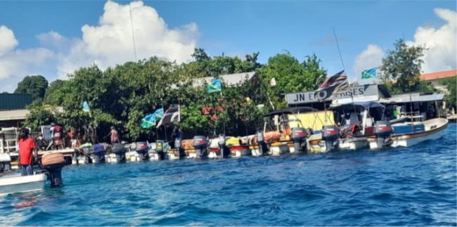 Noro Gizo boat transport anchoring at the Gizo main market