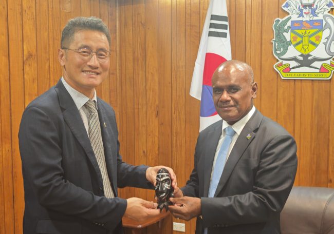 PM Manele and Korea’s ambassador to Solomon Islands, HE Jongho Choi during the presentation of gifts before the meeting proper.