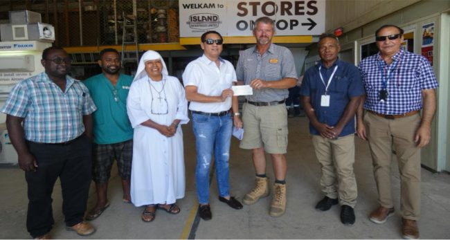 SFA President Johnny Sy, 3rd from left, with the cheque which was handed over Island Enterprise to support the lab. Photo supplied.
