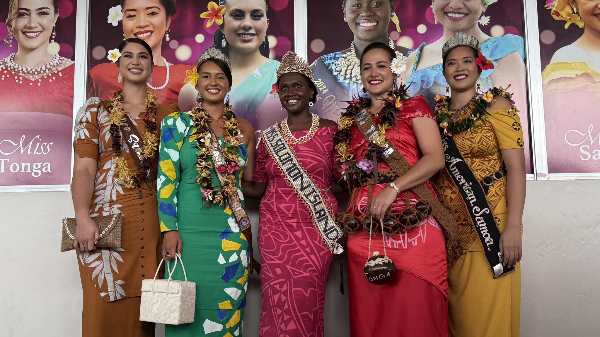 Four more Queens arrive Four more Queens arrive
