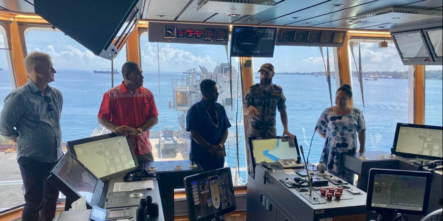 HOM, attending ministers, and NLO viewing the bridge controls